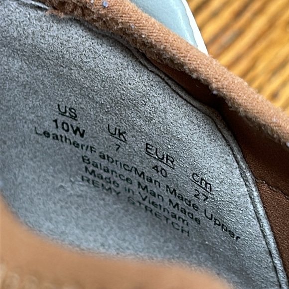 Naturalizer Remy Stretch style slip on sneaker. Suede and neoprene. Size 10. - Picture 3 of 13